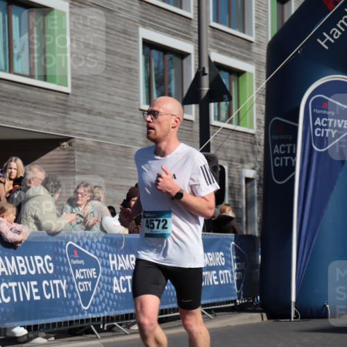 06.04.2025 - 44. Internationalen Wilhelmsburger Insellauf A. Gomolzig http://msf.ph/oto/7581149 06.04.2025 10:13:18 Ziel 4572 meine-sportfotos.de