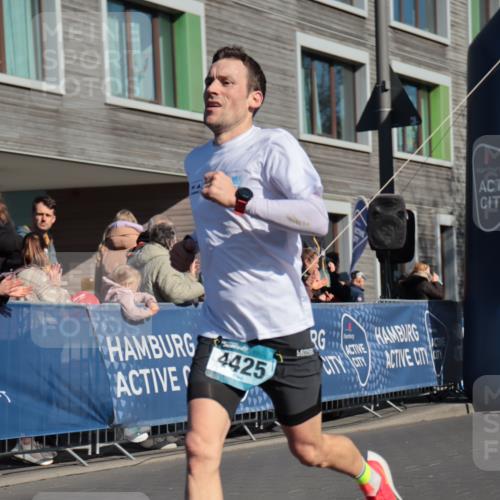 06.04.2025 - 44. Internationalen Wilhelmsburger Insellauf A. Gomolzig http://msf.ph/oto/7581190 06.04.2025 10:12:58 Ziel 4425 meine-sportfotos.de