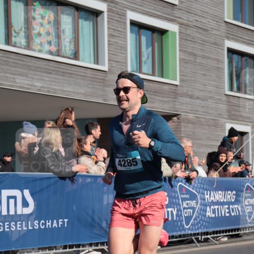 06.04.2025 - 44. Internationalen Wilhelmsburger Insellauf A. Gomolzig http://msf.ph/oto/7581244 06.04.2025 10:12:31 Ziel 4206, 4285 meine-sportfotos.de