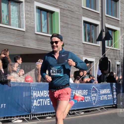 06.04.2025 - 44. Internationalen Wilhelmsburger Insellauf A. Gomolzig http://msf.ph/oto/7581246 06.04.2025 10:12:31 Ziel 4206, 4285 meine-sportfotos.de
