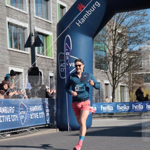 06.04.2025 - 44. Internationalen Wilhelmsburger Insellauf A. Gomolzig http://msf.ph/oto/7581250 06.04.2025 10:12:30 Ziel 4206, 4285 meine-sportfotos.de