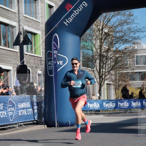 06.04.2025 - 44. Internationalen Wilhelmsburger Insellauf A. Gomolzig http://msf.ph/oto/7581254 06.04.2025 10:12:30 Ziel 4206, 4285 meine-sportfotos.de