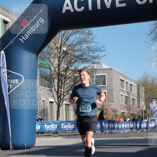 06.04.2025 - 44. Internationalen Wilhelmsburger Insellauf A. Gomolzig http://msf.ph/oto/7581272 06.04.2025 10:12:06 Ziel 3457 meine-sportfotos.de
