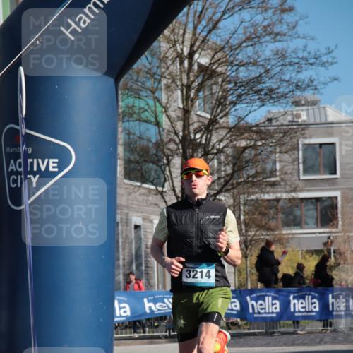 06.04.2025 - 44. Internationalen Wilhelmsburger Insellauf A. Gomolzig http://msf.ph/oto/7581291 06.04.2025 10:11:52 Ziel 3214 meine-sportfotos.de