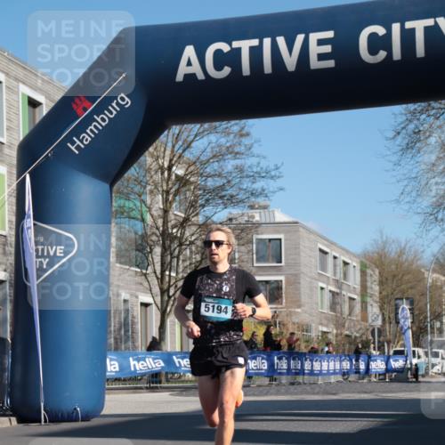 06.04.2025 - 44. Internationalen Wilhelmsburger Insellauf A. Gomolzig http://msf.ph/oto/7581310 06.04.2025 10:11:37 Ziel 5194 meine-sportfotos.de