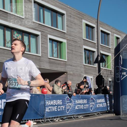 06.04.2025 - 44. Internationalen Wilhelmsburger Insellauf A. Gomolzig http://msf.ph/oto/7581347 06.04.2025 10:11:13 Ziel 3398, 5037, 5123 meine-sportfotos.de