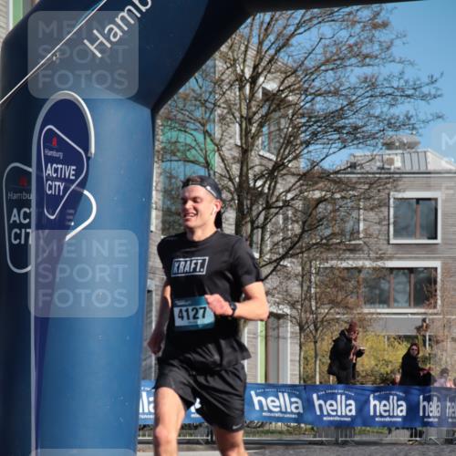 06.04.2025 - 44. Internationalen Wilhelmsburger Insellauf A. Gomolzig http://msf.ph/oto/7581401 06.04.2025 10:10:16 Ziel 4127, 4500 meine-sportfotos.de