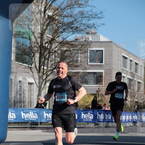 06.04.2025 - 44. Internationalen Wilhelmsburger Insellauf A. Gomolzig http://msf.ph/oto/7581405 06.04.2025 10:10:14 Ziel 4127, 4500 meine-sportfotos.de