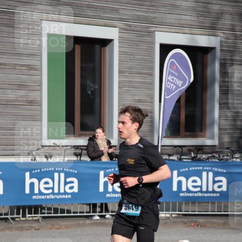 06.04.2025 - 44. Internationalen Wilhelmsburger Insellauf A. Gomolzig http://msf.ph/oto/7581451 06.04.2025 10:08:22 Ziel 4619 meine-sportfotos.de