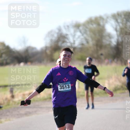 06.04.2025 - 44. Internationalen Wilhelmsburger Insellauf Jannik Wohlers http://msf.ph/oto/7596243 06.04.2025 10:34:50 Laufen 3513 meine-sportfotos.de