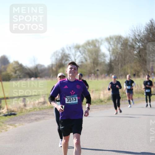 06.04.2025 - 44. Internationalen Wilhelmsburger Insellauf Jannik Wohlers http://msf.ph/oto/7596255 06.04.2025 10:34:51 Laufen 3513 meine-sportfotos.de