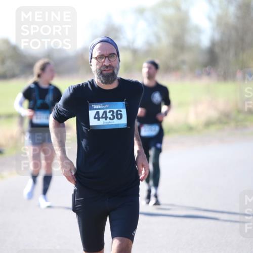 06.04.2025 - 44. Internationalen Wilhelmsburger Insellauf Jannik Wohlers http://msf.ph/oto/7596326 06.04.2025 10:34:59 Laufen 4436 meine-sportfotos.de