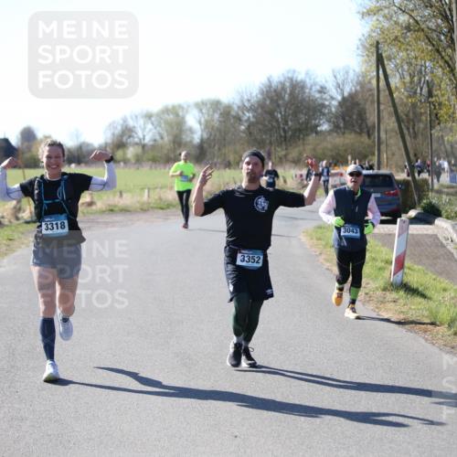 06.04.2025 - 44. Internationalen Wilhelmsburger Insellauf Jannik Wohlers http://msf.ph/oto/7596362 06.04.2025 10:35:03 Laufen 3318, 3352, 3043, 4121 meine-sportfotos.de