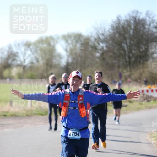 06.04.2025 - 44. Internationalen Wilhelmsburger Insellauf Jannik Wohlers http://msf.ph/oto/7596455 06.04.2025 10:35:13 Laufen 3754 meine-sportfotos.de