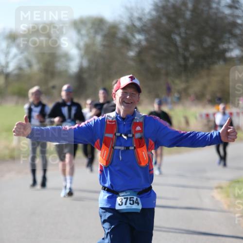 06.04.2025 - 44. Internationalen Wilhelmsburger Insellauf Jannik Wohlers http://msf.ph/oto/7596469 06.04.2025 10:35:14 Laufen 3754 meine-sportfotos.de