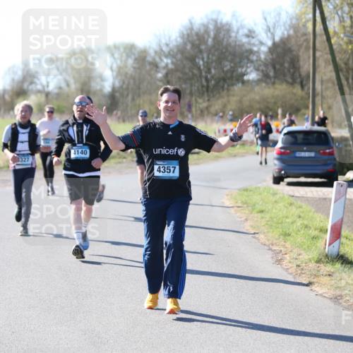06.04.2025 - 44. Internationalen Wilhelmsburger Insellauf Jannik Wohlers http://msf.ph/oto/7596521 06.04.2025 10:35:17 Laufen 4140, 1327, 4357 meine-sportfotos.de