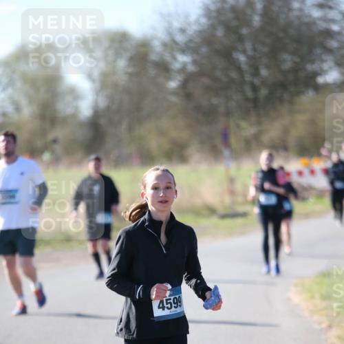 06.04.2025 - 44. Internationalen Wilhelmsburger Insellauf Jannik Wohlers http://msf.ph/oto/7596834 06.04.2025 10:35:40 Laufen 4599 meine-sportfotos.de