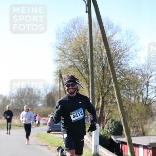 06.04.2025 - 44. Internationalen Wilhelmsburger Insellauf Jannik Wohlers http://msf.ph/oto/7597117 06.04.2025 10:36:01 Laufen 4418 meine-sportfotos.de