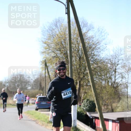 06.04.2025 - 44. Internationalen Wilhelmsburger Insellauf Jannik Wohlers http://msf.ph/oto/7597119 06.04.2025 10:36:01 Laufen 4418 meine-sportfotos.de