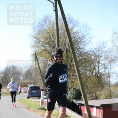 06.04.2025 - 44. Internationalen Wilhelmsburger Insellauf Jannik Wohlers http://msf.ph/oto/7597124 06.04.2025 10:36:01 Laufen 4418 meine-sportfotos.de