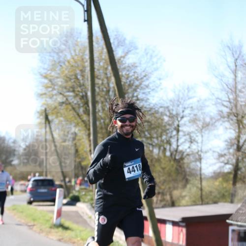 06.04.2025 - 44. Internationalen Wilhelmsburger Insellauf Jannik Wohlers http://msf.ph/oto/7597129 06.04.2025 10:36:01 Laufen 4418 meine-sportfotos.de