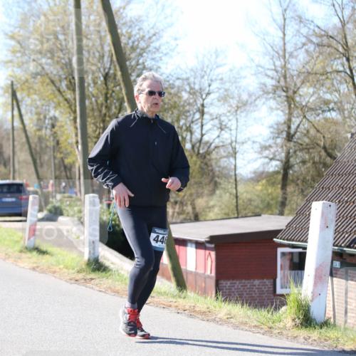 06.04.2025 - 44. Internationalen Wilhelmsburger Insellauf Jannik Wohlers http://msf.ph/oto/7597205 06.04.2025 10:36:09 Laufen 446 meine-sportfotos.de