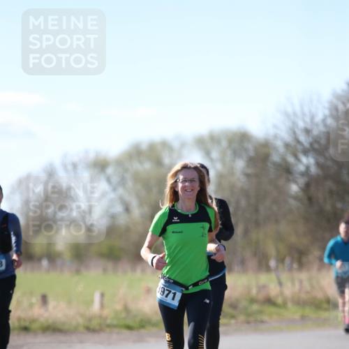 06.04.2025 - 44. Internationalen Wilhelmsburger Insellauf Jannik Wohlers http://msf.ph/oto/7597408 06.04.2025 10:36:29 Laufen 8, 971 meine-sportfotos.de