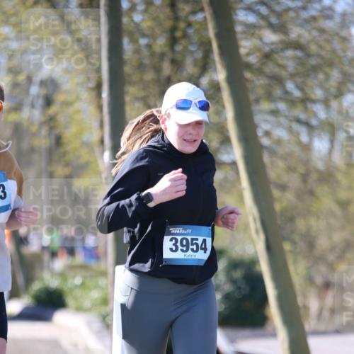 06.04.2025 - 44. Internationalen Wilhelmsburger Insellauf Jannik Wohlers http://msf.ph/oto/7597582 06.04.2025 10:36:42 Laufen 3, 3954 meine-sportfotos.de