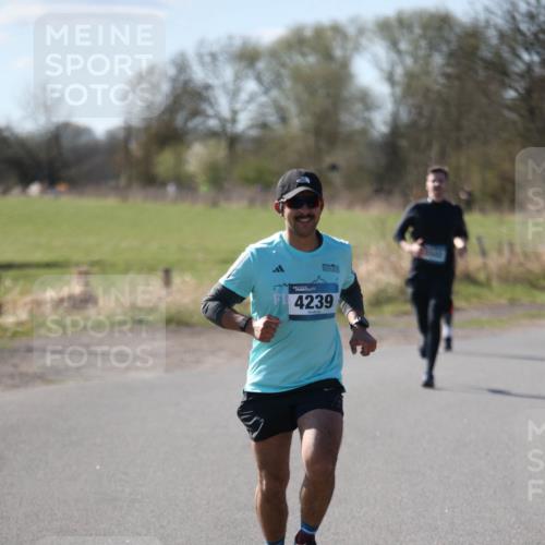 06.04.2025 - 44. Internationalen Wilhelmsburger Insellauf Jannik Wohlers http://msf.ph/oto/7598351 06.04.2025 10:38:13 Laufen 4239 meine-sportfotos.de