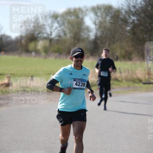 06.04.2025 - 44. Internationalen Wilhelmsburger Insellauf Jannik Wohlers http://msf.ph/oto/7598359 06.04.2025 10:38:13 Laufen 4239 meine-sportfotos.de