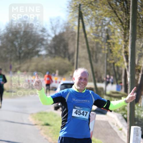 06.04.2025 - 44. Internationalen Wilhelmsburger Insellauf Jannik Wohlers http://msf.ph/oto/7598696 06.04.2025 10:38:45 Laufen 4547 meine-sportfotos.de