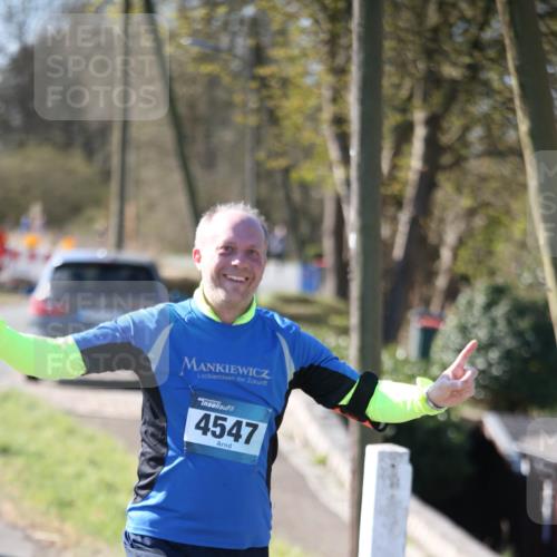 06.04.2025 - 44. Internationalen Wilhelmsburger Insellauf Jannik Wohlers http://msf.ph/oto/7598711 06.04.2025 10:38:45 Laufen 4547 meine-sportfotos.de