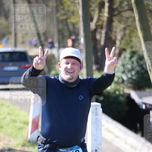 06.04.2025 - 44. Internationalen Wilhelmsburger Insellauf Jannik Wohlers http://msf.ph/oto/7598823 06.04.2025 10:38:51 Laufen 4540 meine-sportfotos.de