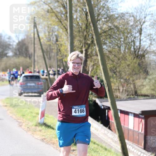 06.04.2025 - 44. Internationalen Wilhelmsburger Insellauf Jannik Wohlers http://msf.ph/oto/7599389 06.04.2025 10:40:16 Laufen 4166 meine-sportfotos.de