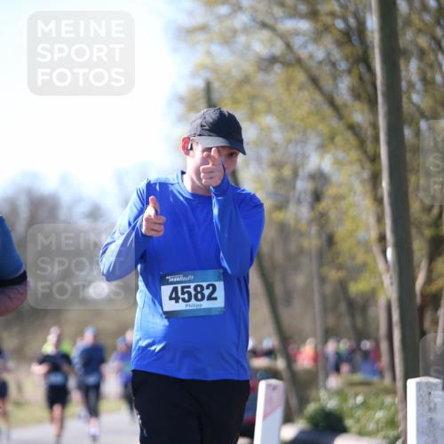 06.04.2025 - 44. Internationalen Wilhelmsburger Insellauf Jannik Wohlers http://msf.ph/oto/7599597 06.04.2025 10:40:37 Laufen 4580, 4582 meine-sportfotos.de