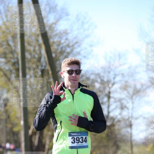 06.04.2025 - 44. Internationalen Wilhelmsburger Insellauf Jannik Wohlers http://msf.ph/oto/7599961 06.04.2025 10:41:09 Laufen 3934 meine-sportfotos.de