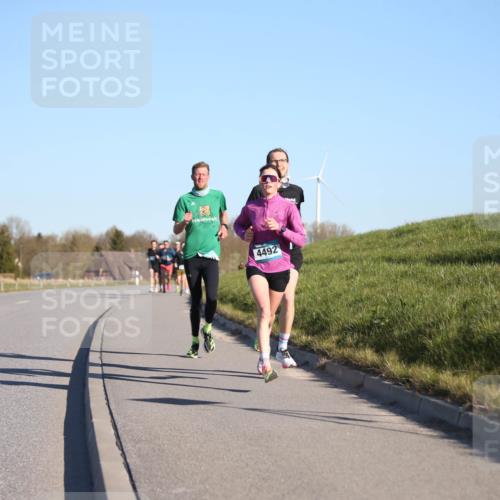 06.04.2025 - 44. Internationalen Wilhelmsburger Insellauf Jannik Wohlers http://msf.ph/oto/7600089 06.04.2025 09:18:53 Laufen 4492 meine-sportfotos.de