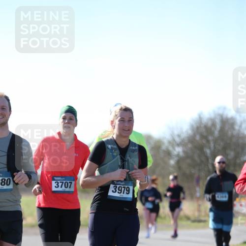 06.04.2025 - 44. Internationalen Wilhelmsburger Insellauf Jannik Wohlers http://msf.ph/oto/7600124 06.04.2025 10:41:30 Laufen 3, 80, 3707, 3979 meine-sportfotos.de
