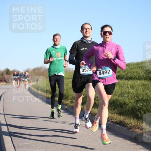 06.04.2025 - 44. Internationalen Wilhelmsburger Insellauf Jannik Wohlers http://msf.ph/oto/7600173 06.04.2025 09:18:54 Laufen 3522, 4492 meine-sportfotos.de