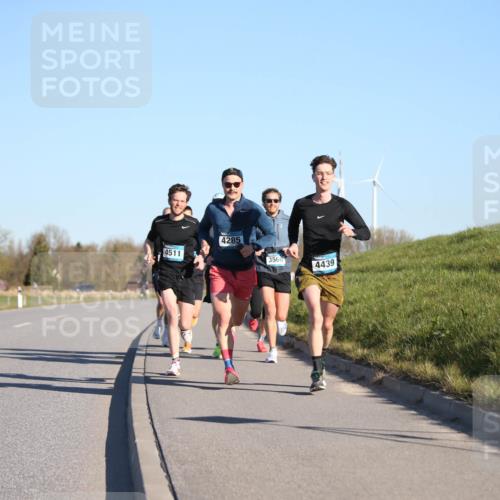 06.04.2025 - 44. Internationalen Wilhelmsburger Insellauf Jannik Wohlers http://msf.ph/oto/7600458 06.04.2025 09:19:02 Laufen 4511, 4285, 3566, 4439 meine-sportfotos.de