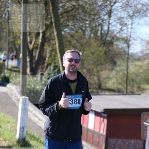 06.04.2025 - 44. Internationalen Wilhelmsburger Insellauf Jannik Wohlers http://msf.ph/oto/7600549 06.04.2025 10:42:37 Laufen 388 meine-sportfotos.de