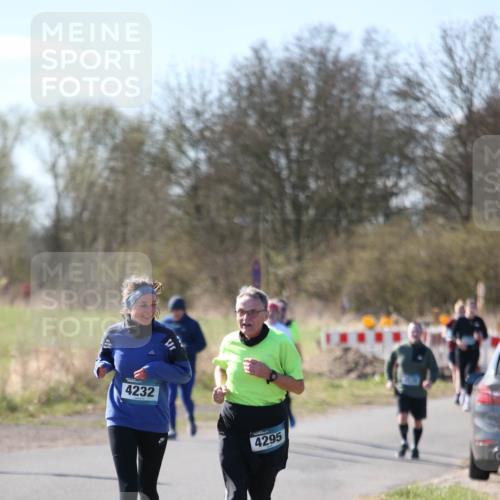 06.04.2025 - 44. Internationalen Wilhelmsburger Insellauf Jannik Wohlers http://msf.ph/oto/7600597 06.04.2025 10:42:47 Laufen 4232, 4295 meine-sportfotos.de