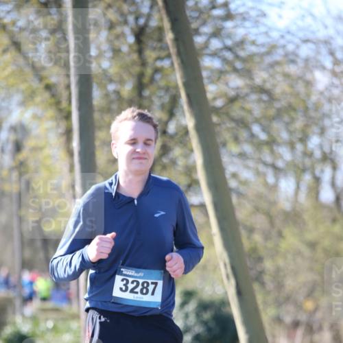06.04.2025 - 44. Internationalen Wilhelmsburger Insellauf Jannik Wohlers http://msf.ph/oto/7601335 06.04.2025 10:44:23 Laufen 3287 meine-sportfotos.de