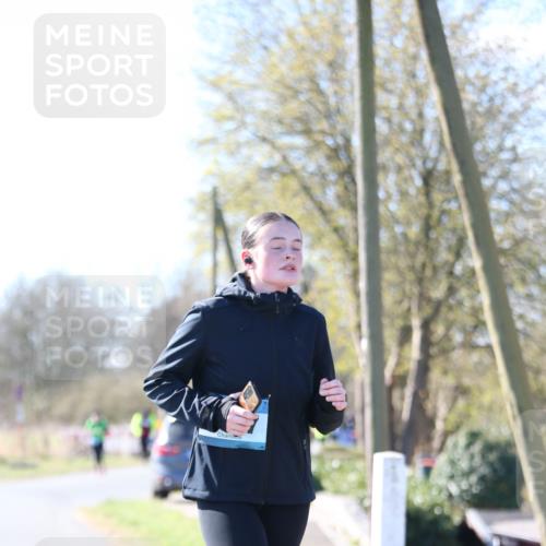 06.04.2025 - 44. Internationalen Wilhelmsburger Insellauf Jannik Wohlers http://msf.ph/oto/7601368 06.04.2025 10:44:24 Laufen  meine-sportfotos.de