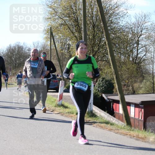 06.04.2025 - 44. Internationalen Wilhelmsburger Insellauf Jannik Wohlers http://msf.ph/oto/7601395 06.04.2025 10:44:45 Laufen 386, 3483, 3482, 3969 meine-sportfotos.de
