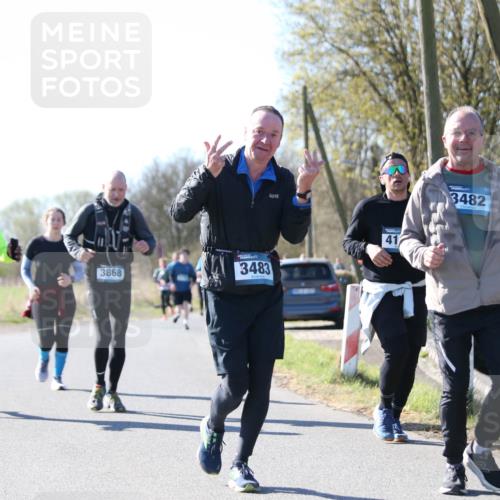 06.04.2025 - 44. Internationalen Wilhelmsburger Insellauf Jannik Wohlers http://msf.ph/oto/7601422 06.04.2025 10:44:46 Laufen 5106, 3868, 3483, 41, 3482 meine-sportfotos.de