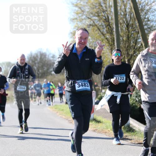 06.04.2025 - 44. Internationalen Wilhelmsburger Insellauf Jannik Wohlers http://msf.ph/oto/7601435 06.04.2025 10:44:47 Laufen 5106, 3868, 3483, 122, 3482 meine-sportfotos.de