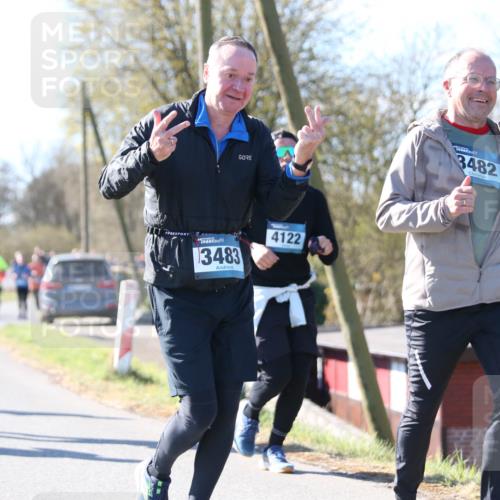 06.04.2025 - 44. Internationalen Wilhelmsburger Insellauf Jannik Wohlers http://msf.ph/oto/7601449 06.04.2025 10:44:47 Laufen 3868, 3483, 4122, 3482 meine-sportfotos.de