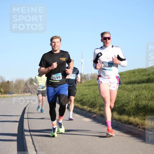 06.04.2025 - 44. Internationalen Wilhelmsburger Insellauf Jannik Wohlers http://msf.ph/oto/7601451 06.04.2025 09:19:43 Laufen 3368, 3599, 4548, 3600 meine-sportfotos.de