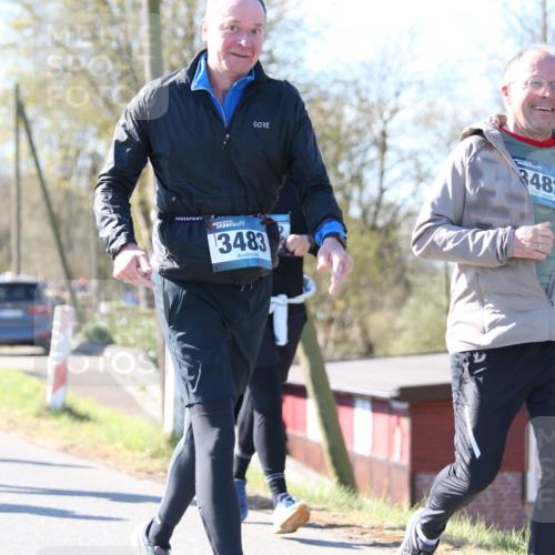 06.04.2025 - 44. Internationalen Wilhelmsburger Insellauf Jannik Wohlers http://msf.ph/oto/7601456 06.04.2025 10:44:47 Laufen 3482, 3483 meine-sportfotos.de